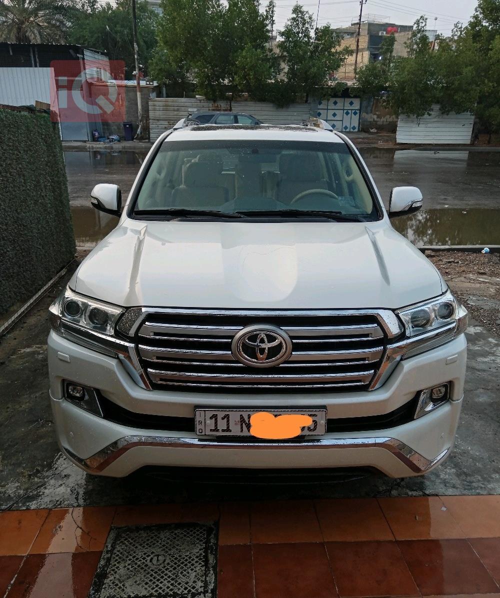 تۆیۆتا لاند کروزەر